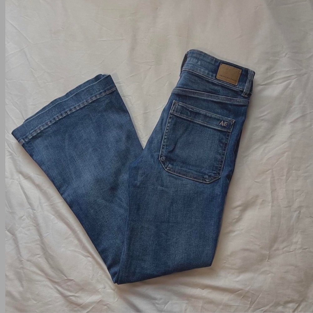 American Eagle Flare Jeans SIZE: 6 SHORT